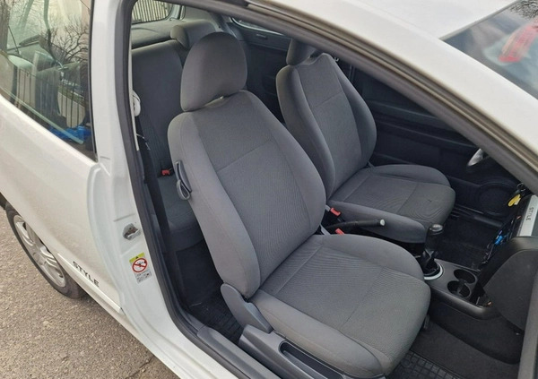 Volkswagen Fox cena 10490 przebieg: 140000, rok produkcji 2010 z Modliborzyce małe 211
